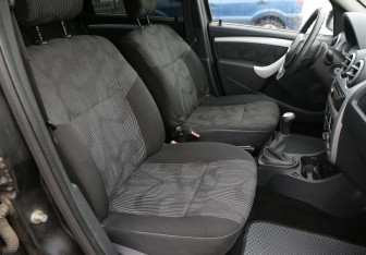 Подержанный автомобиль Renault Logan Sedan 2012 года (10 фото)