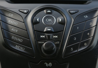 Подержанный автомобиль Ford Focus Sedan 2011 года (15 фото)