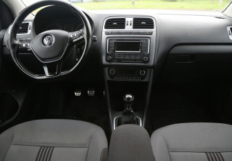 Подержанный автомобиль Volkswagen Polo Sedan 2016 года (12 фото)