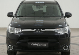 Подержанный автомобиль Mitsubishi Outlander 2012 года (6 фото)