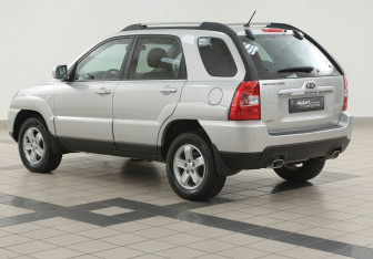 Подержанный автомобиль Kia Sportage 2010 года (2 фото)