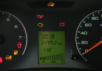 Подержанный автомобиль LADA (ВАЗ) Granta Sedan 2013 года (17 фото)