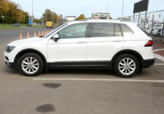 Подержанный автомобиль Volkswagen Tiguan 2017 года (8 фото)