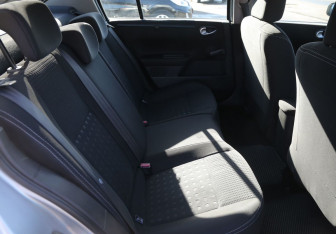 Подержанный автомобиль Renault Megane Sedan 2005 года (11 фото)