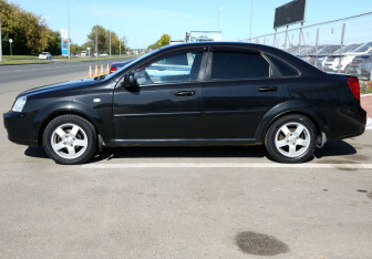 Подержанный автомобиль Chevrolet Lacetti Wagon 2005 года (8 фото)