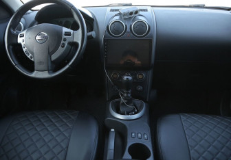 Подержанный автомобиль Nissan Qashqai 2007 года (12 фото)