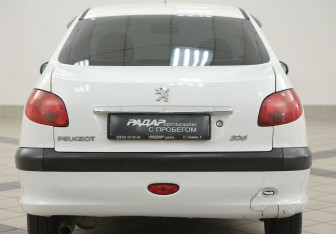 Подержанный автомобиль Peugeot 206 Sedan 2008 года (3 фото)