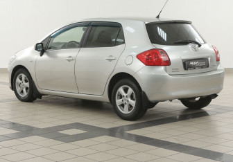 Подержанный автомобиль Toyota Auris Hatchback 2007 года (2 фото)