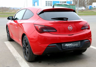 Подержанный автомобиль Opel Astra Hatchback 2013 года (4 фото)