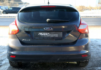 Подержанный автомобиль Ford Focus Hatchback 2013 года (5 фото)
