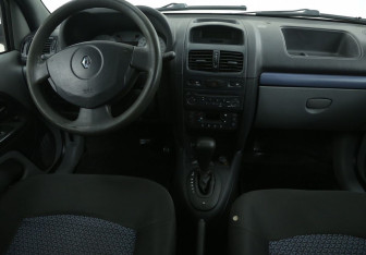 Подержанный автомобиль Renault Symbol 2007 года (12 фото)
