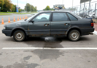 Подержанный автомобиль Volkswagen Passat Sedan 1988 года (8 фото)