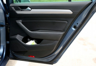 Подержанный автомобиль Volkswagen Passat Sedan 2015 года (17 фото)