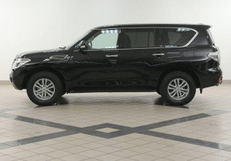 Подержанный автомобиль Nissan Patrol 2011 года (7 фото)