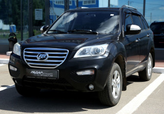 Подержанный автомобиль Lifan X60 2015 года (3 фото)