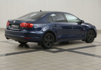 Подержанный автомобиль Volkswagen Jetta Sedan 2011 года (4 фото)
