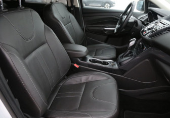 Подержанный автомобиль Ford Kuga 2014 года (10 фото)