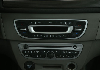 Подержанный автомобиль Renault Megane Hatchback 2010 года (13 фото)