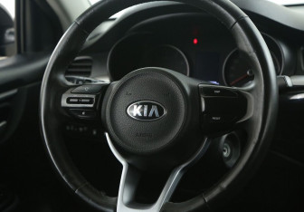 Подержанный автомобиль Kia Rio Sedan 2018 года (15 фото)