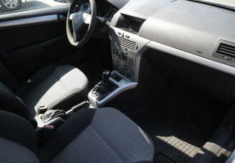 Подержанный автомобиль Opel Astra Wagon 2009 года (9 фото)