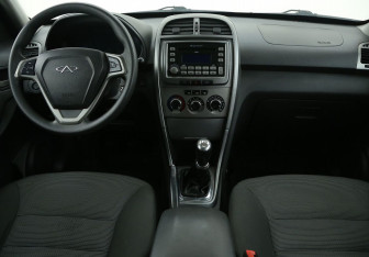 Подержанный автомобиль Chery Tiggo (T11) 2015 года (12 фото)