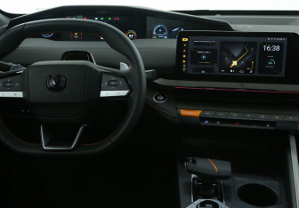 Подержанный автомобиль Changan UNI-V 2024 года (14 фото)