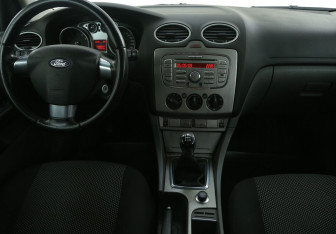 Подержанный автомобиль Ford Focus Hatchback 2009 года (12 фото)