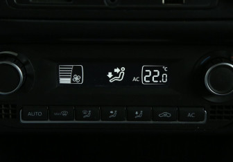 Подержанный автомобиль Volkswagen Polo Sedan 2013 года (16 фото)