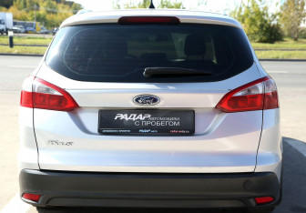 Подержанный автомобиль Ford Focus Wagon 2013 года (5 фото)