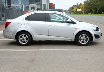 Подержанный автомобиль Chevrolet Aveo Sedan 2013 года (7 фото)