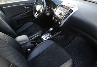 Подержанный автомобиль Kia Ceed Hatchback 2012 года (9 фото)