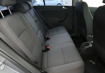 Подержанный автомобиль Volkswagen Golf Plus 2008 года (11 фото)