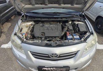 Подержанный автомобиль Toyota Corolla Sedan 2006 года (17 фото)