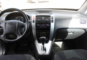Подержанный автомобиль Hyundai Tucson 2006 года (13 фото)