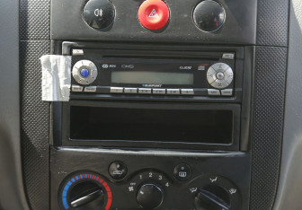 Подержанный автомобиль Chevrolet Aveo Sedan 2004 года (13 фото)