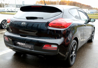 Подержанный автомобиль Kia Ceed Hatchback 2013 года (6 фото)