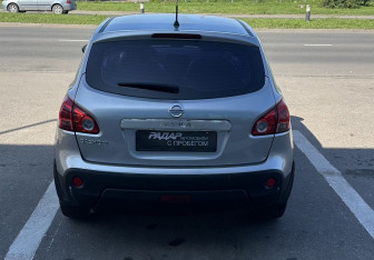 Подержанный автомобиль Nissan Qashqai 2008 года (5 фото)