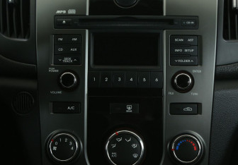 Подержанный автомобиль Kia Cerato Sedan 2010 года (13 фото)