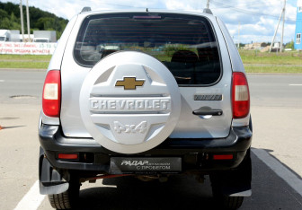 Подержанный автомобиль Chevrolet Niva 2004 года (5 фото)