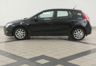 Подержанный автомобиль Hyundai i30 Hatchback 2010 года (7 фото)