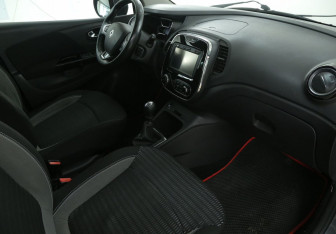 Подержанный автомобиль Renault Kaptur 2017 года (9 фото)