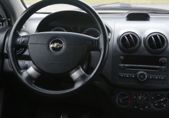 Подержанный автомобиль Chevrolet Aveo Sedan 2007 года (14 фото)
