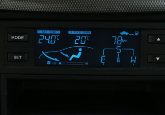 Подержанный автомобиль Chevrolet Captiva 2012 года (17 фото)