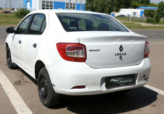 Подержанный автомобиль Renault Logan Sedan 2015 года (4 фото)
