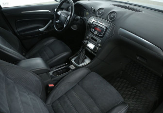 Подержанный автомобиль Ford Mondeo Sedan 2008 года (9 фото)