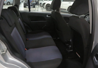 Подержанный автомобиль Ford Fusion 2007 года (6 фото)