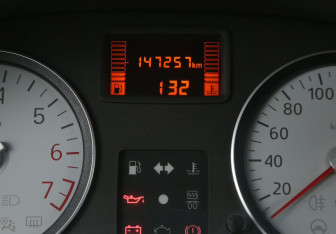 Подержанный автомобиль Renault Sandero 2011 года (17 фото)