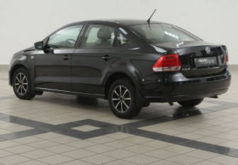 Подержанный автомобиль Volkswagen Polo Sedan 2014 года (2 фото)