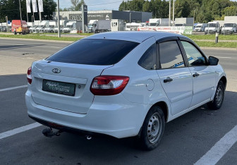 Подержанный автомобиль LADA (ВАЗ) Granta Liftback 2017 года (4 фото)