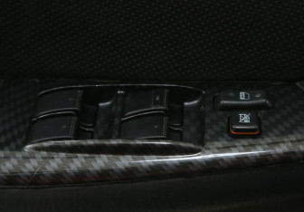 Подержанный автомобиль Toyota Corolla Hatchback 2004 года (18 фото)